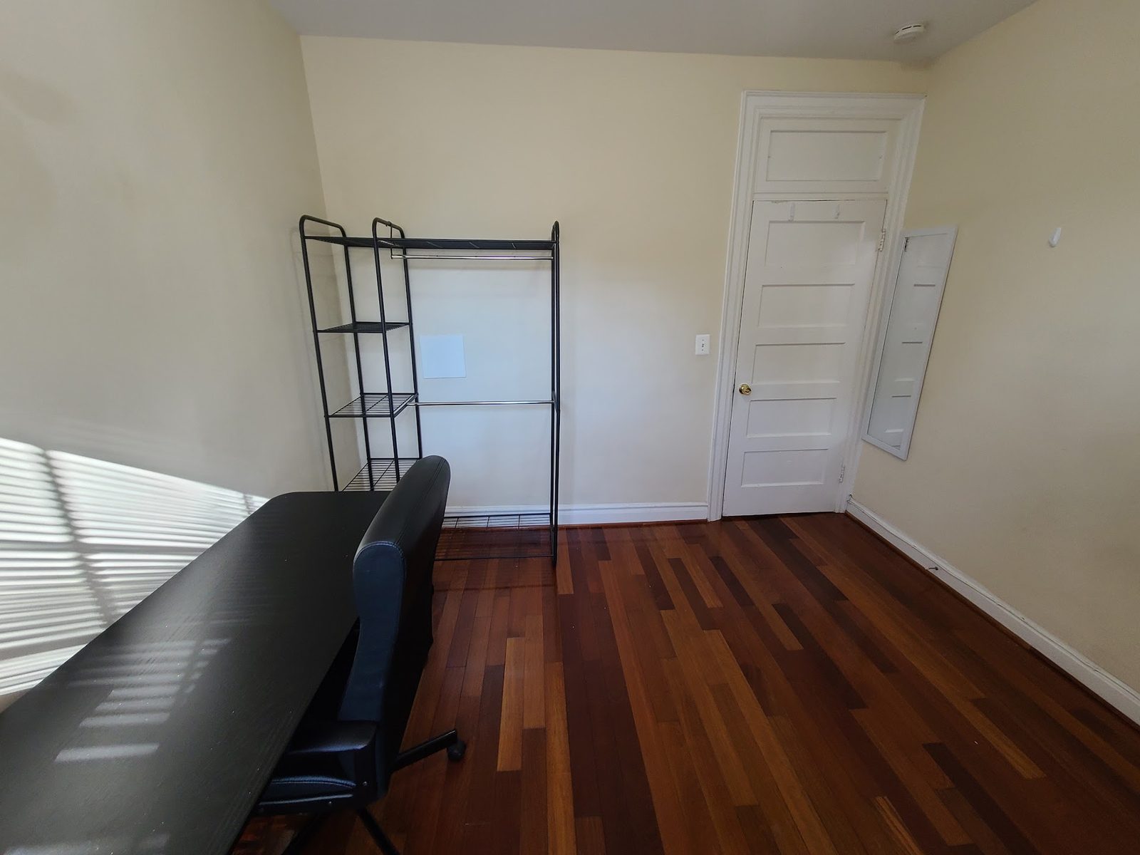 Joey Room with desk and wardrobe